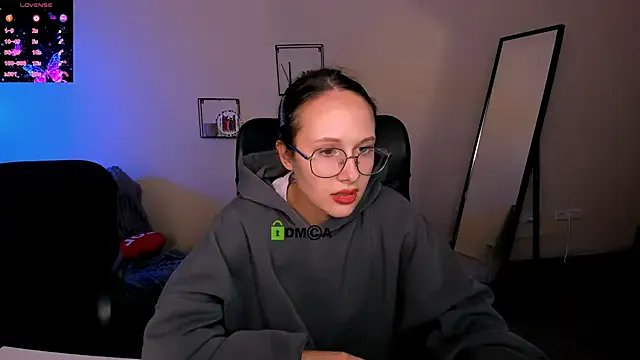 Freechat mona_cloud on StripChat