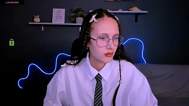 Freechat mona_cloud on StripChat