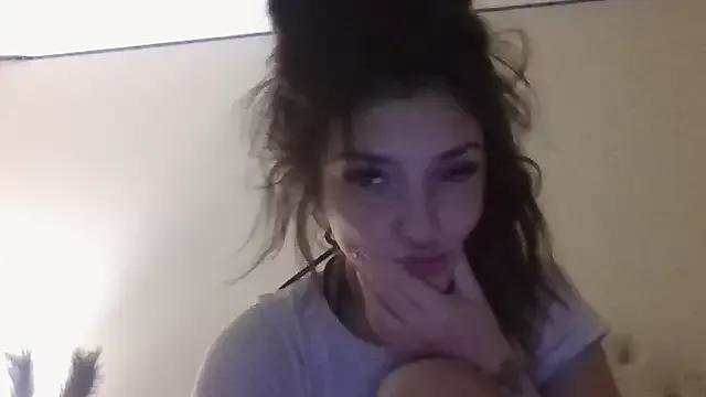 Freechat naughtybella05 on StripChat