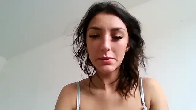 Freechat naughtybella05 on StripChat