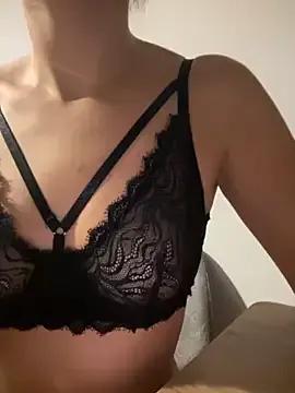 Freechat naughtyselin on StripChat