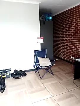 PetiteSquirtQueen on StripChat