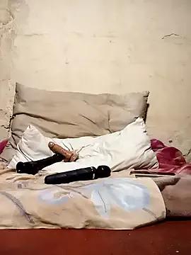 PetiteSquirtQueen on StripChat