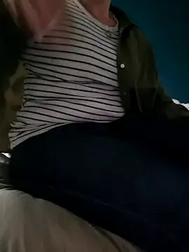 Freechat petitoiseau67 on StripChat