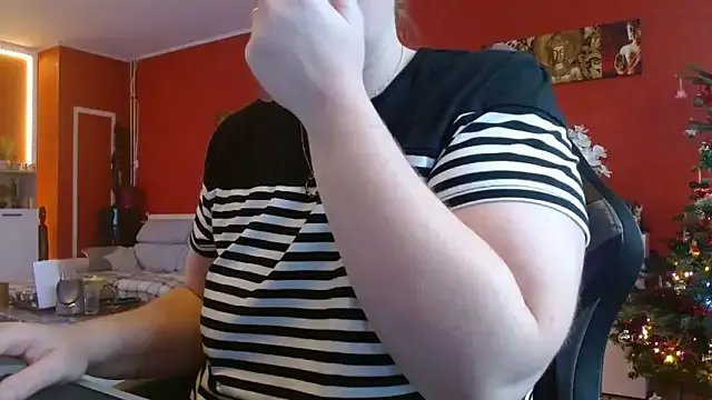 Freechat petitoiseau67 on StripChat