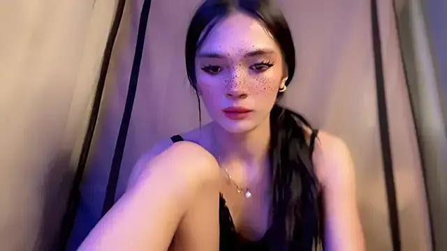 Freechat queen_lucinda on StripChat