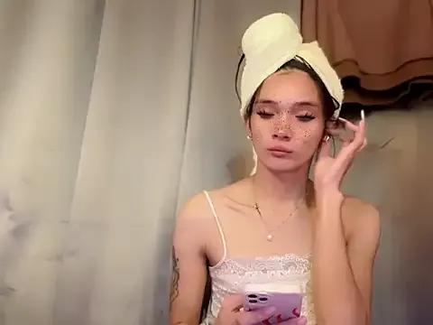 Freechat queen_lucinda on StripChat