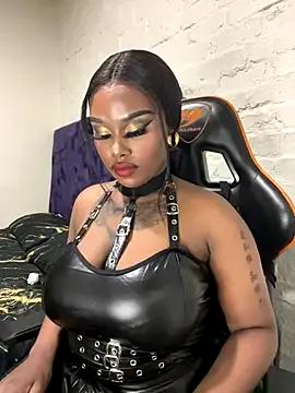 Freechat QUEEN_NOBUHLE_777 on StripChat