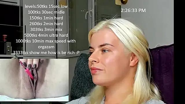 Freechat queenofthenighttt on StripChat