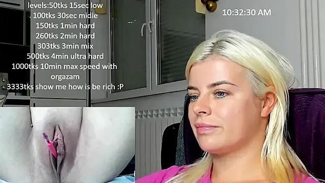 Freechat queenofthenighttt on StripChat