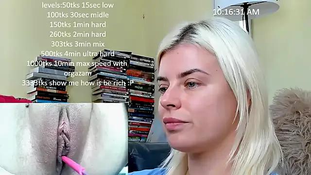 Freechat queenofthenighttt on StripChat