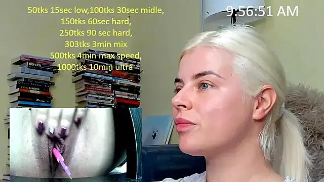 Freechat queenofthenighttt on StripChat