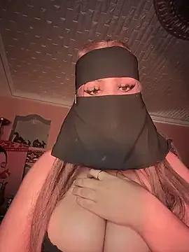 Freechat Queentaraf999 on StripChat