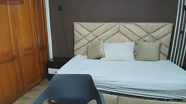 Raquel_jones — Sexy Streptease + Oil Show