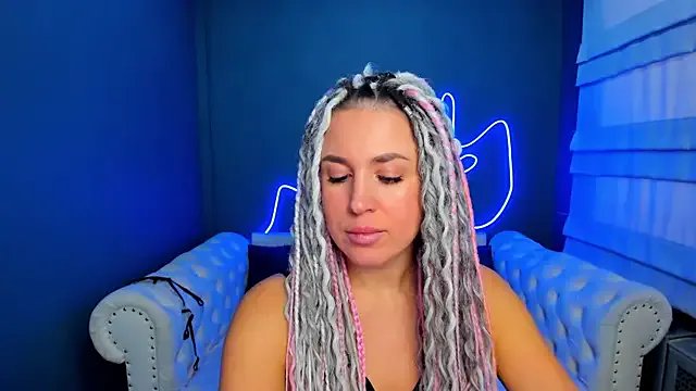 Freechat rock_n_roxy on StripChat