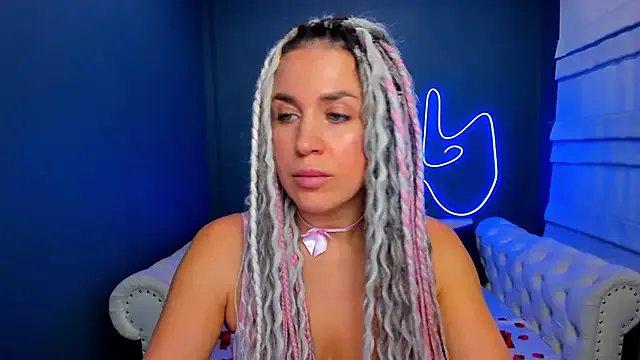 Freechat rock_n_roxy on StripChat