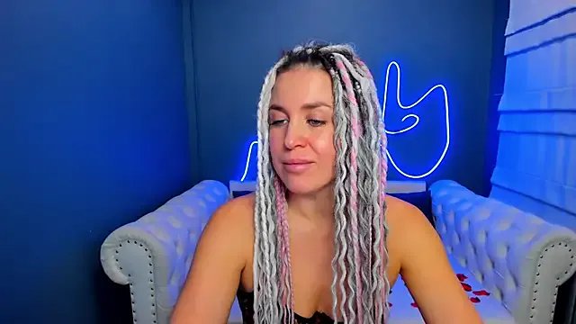 Freechat rock_n_roxy on StripChat