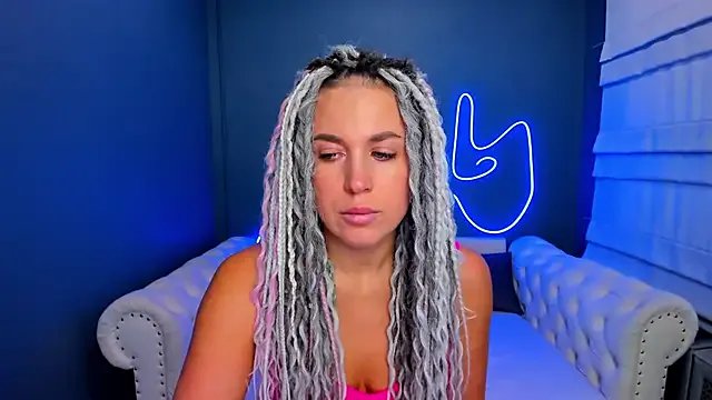 Freechat rock_n_roxy on StripChat