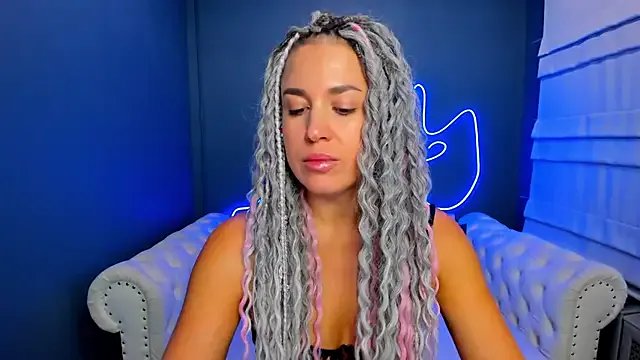 Freechat rock_n_roxy on StripChat