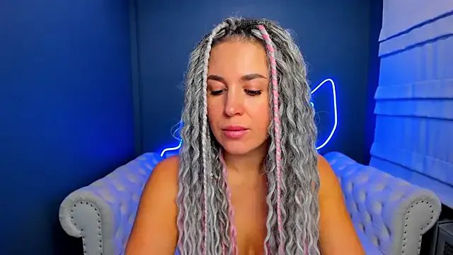 Freechat rock_n_roxy on StripChat