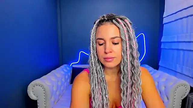 Freechat rock_n_roxy on StripChat