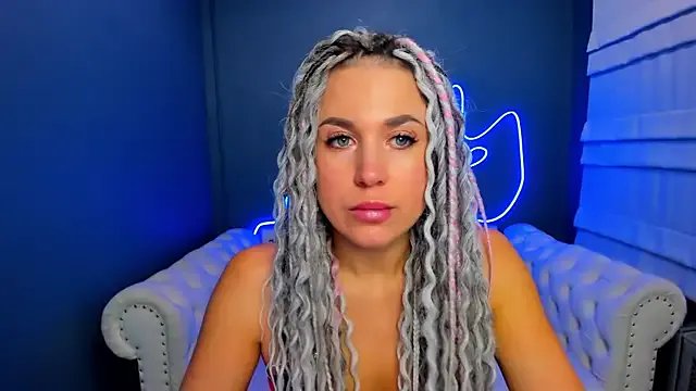 Freechat rock_n_roxy on StripChat