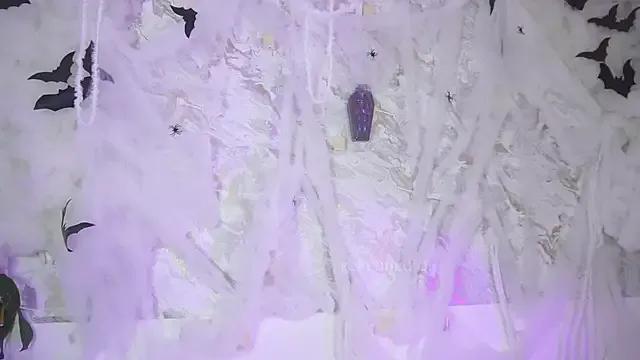 Freechat roselinedior on StripChat