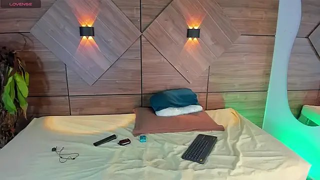 Freechat RosseDeAmore on StripChat