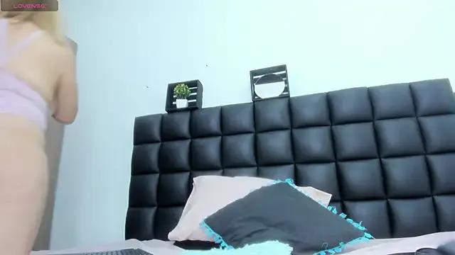 Freechat sabrina_med on StripChat