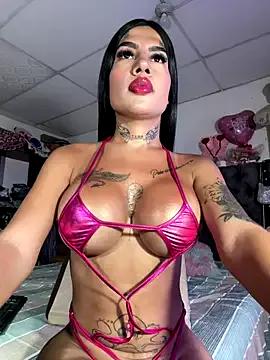 saragill323 on StripChat 