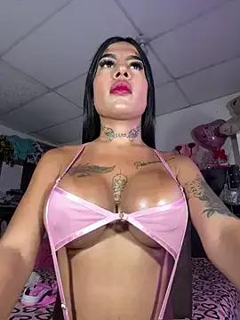 saragill323 on StripChat 