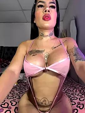 saragill323 on StripChat 