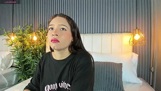 Freechat SaraRiley on StripChat