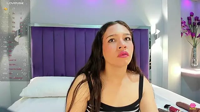 Freechat SaraRiley on StripChat