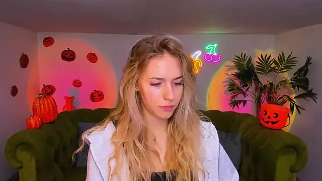 StripChat sassy_cutie is Freechat sassy_cutie — new sexy lingerie for you...