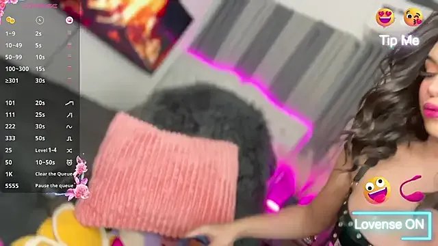 sassy_olivia on StripChat 