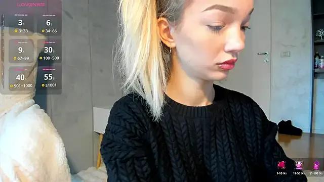 Sassy_Teen on StripChat