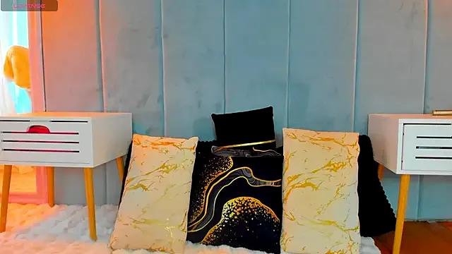 Sassy_Teen on StripChat