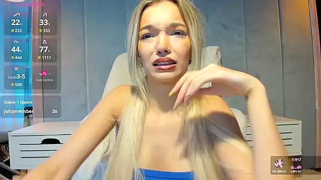 Sassy_Teen on StripChat