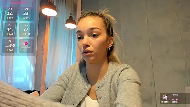 Sassy_Teen on StripChat
