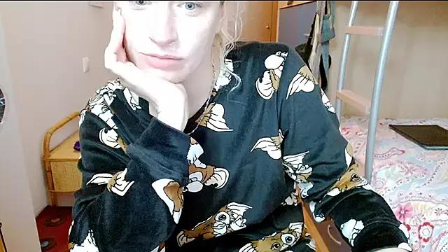 SatinQueen90 on StripChat