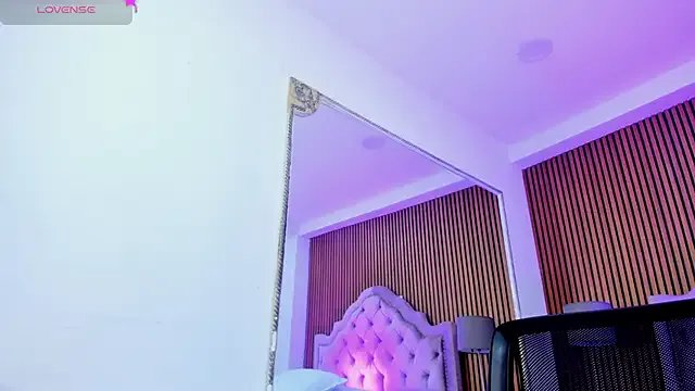 SelenaStonne on StripChat 