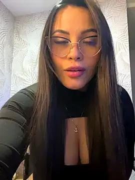 Freechat sexyyykloee on StripChat