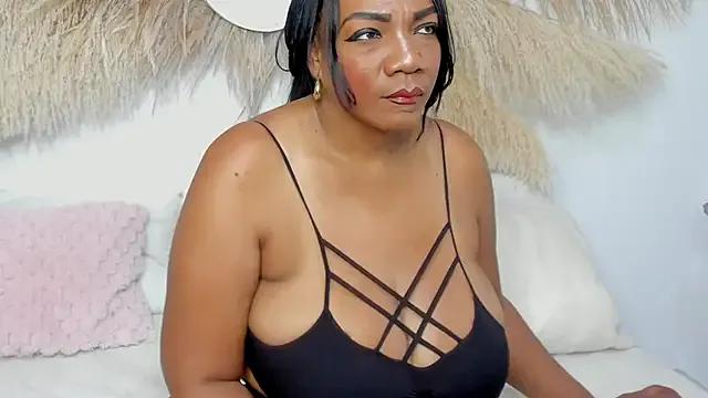 StripChat ShakeBigAss is Freechat ShakeBigAss — Cleavage Tease + Dirty Talk Intro