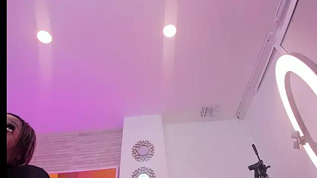 Freechat ShaniaBrownn on StripChat