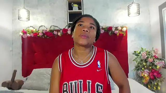 SilvannaFit — Topless x5 minutes & show strong biceps