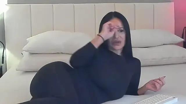 Freechat simonacavali on StripChat