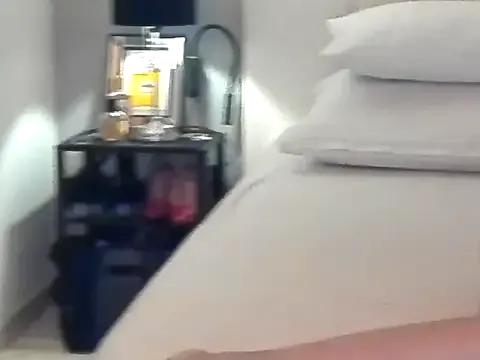 Freechat simonacavali on StripChat