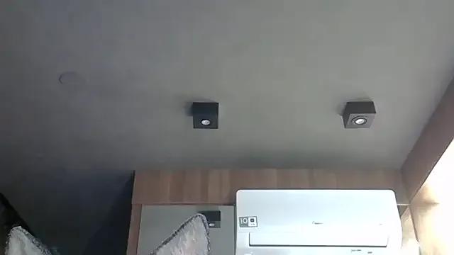 Freechat SkinnyKitten on StripChat