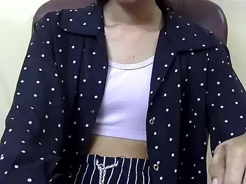 Freechat smallcuute on StripChat